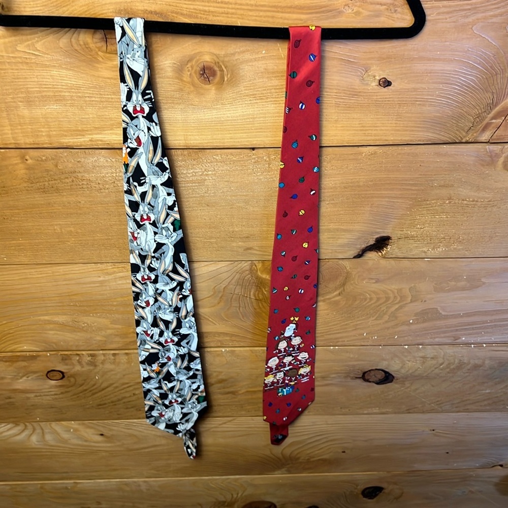 Vintage Looney‎ tunes silk bugs bunny & vintage peanuts silk Christmas tie event